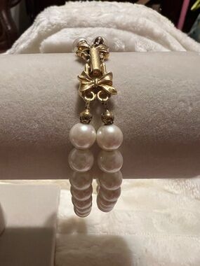 Vintage Avon Gold Bow Pearl Bracelet with Double-Strand White Pearls Size 7.75